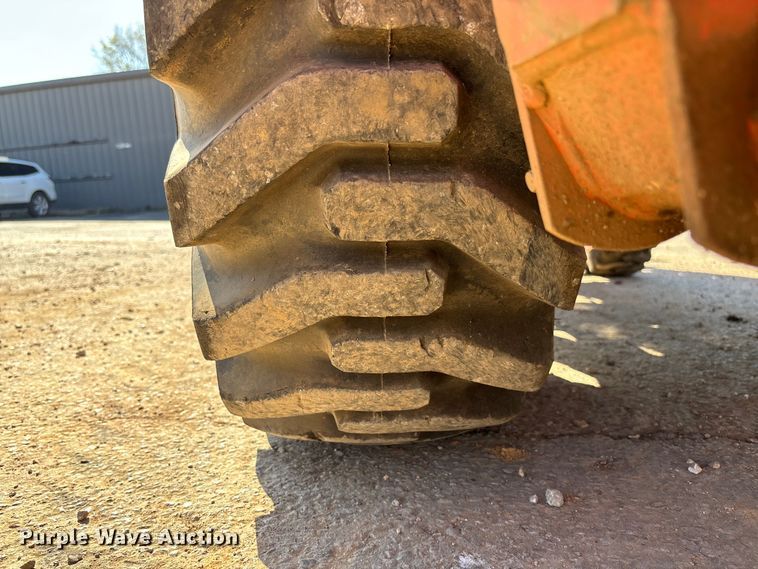 image for item FB3293 Kubota B26 backhoe