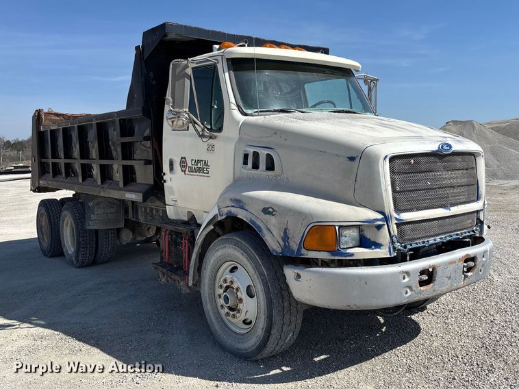 image for item FB3301 1997 Ford LT9513 dump truck