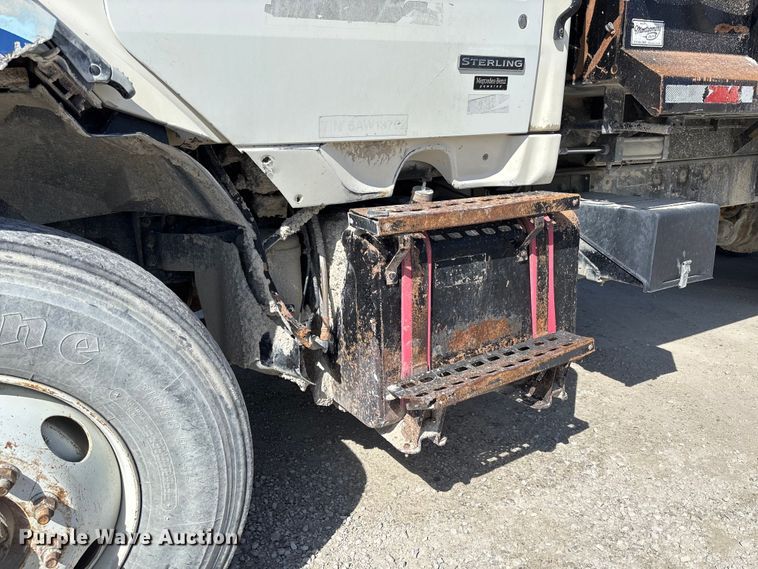 image for item FB3301 1997 Ford LT9513 dump truck