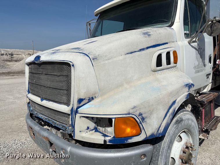 image for item FB3301 1997 Ford LT9513 dump truck