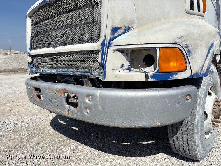 image for item FB3301 1997 Ford LT9513 dump truck