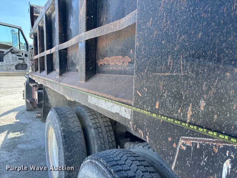 image for item FB3301 1997 Ford LT9513 dump truck