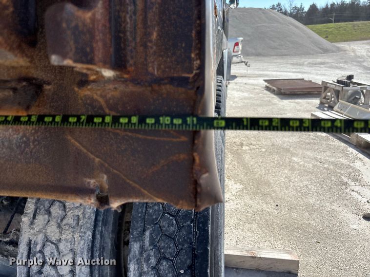 image for item FB3301 1997 Ford LT9513 dump truck