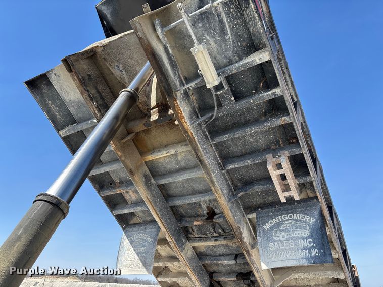 image for item FB3301 1997 Ford LT9513 dump truck