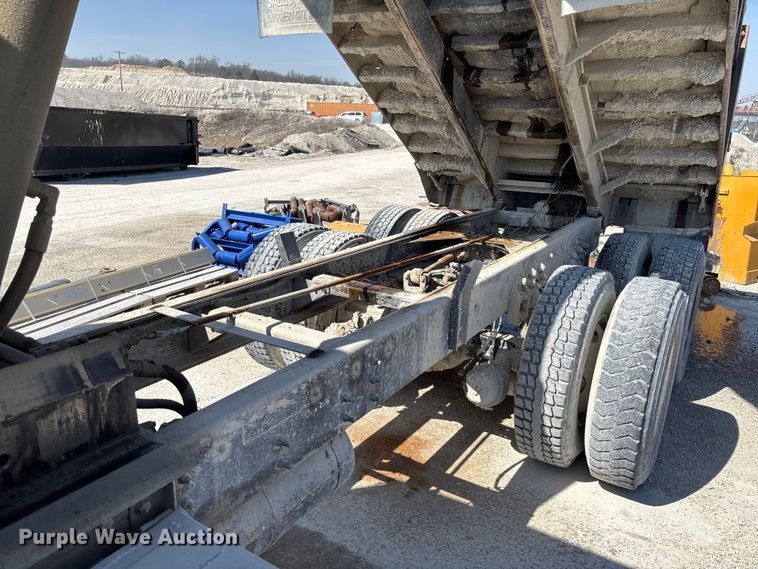 image for item FB3301 1997 Ford LT9513 dump truck