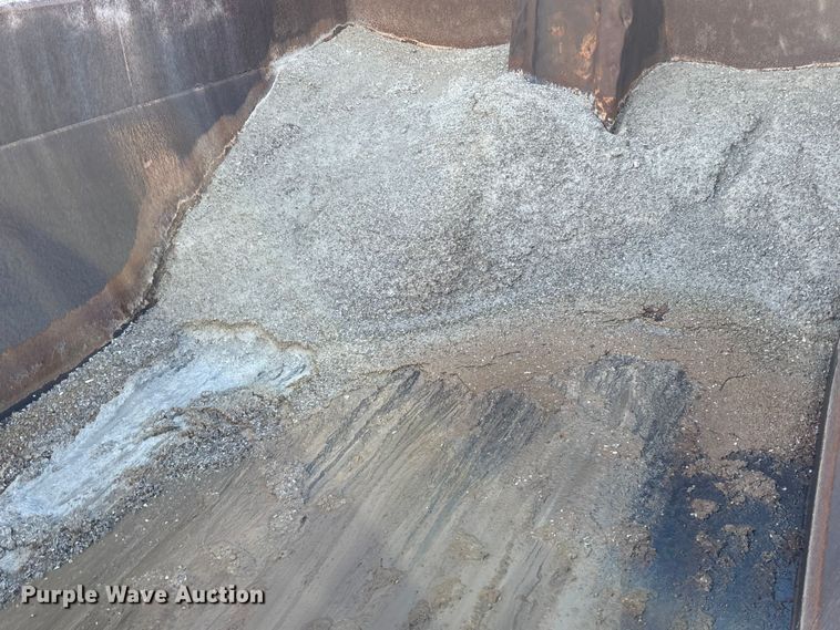 image for item FB3301 1997 Ford LT9513 dump truck