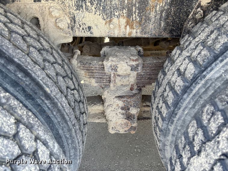 image for item FB3301 1997 Ford LT9513 dump truck