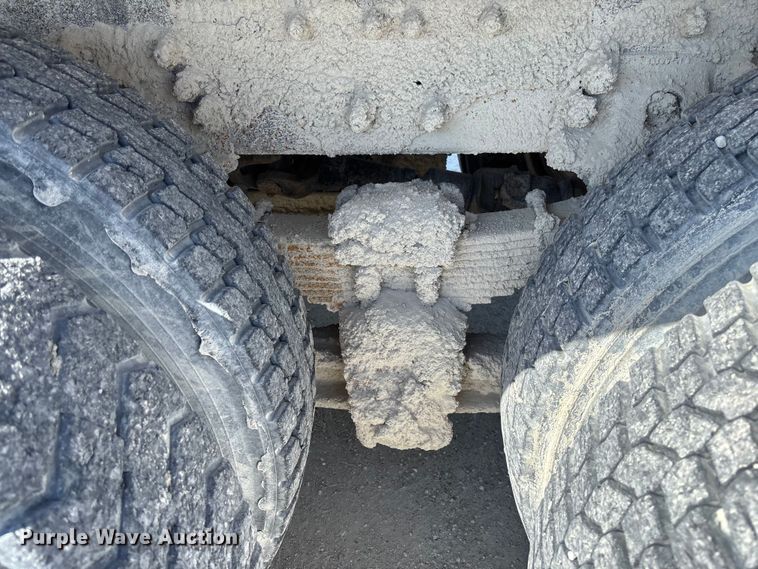 image for item FB3301 1997 Ford LT9513 dump truck