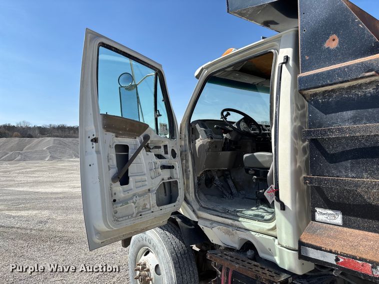 image for item FB3301 1997 Ford LT9513 dump truck