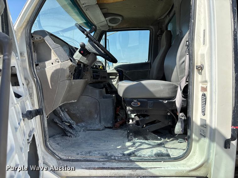 image for item FB3301 1997 Ford LT9513 dump truck