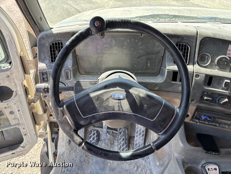 image for item FB3301 1997 Ford LT9513 dump truck