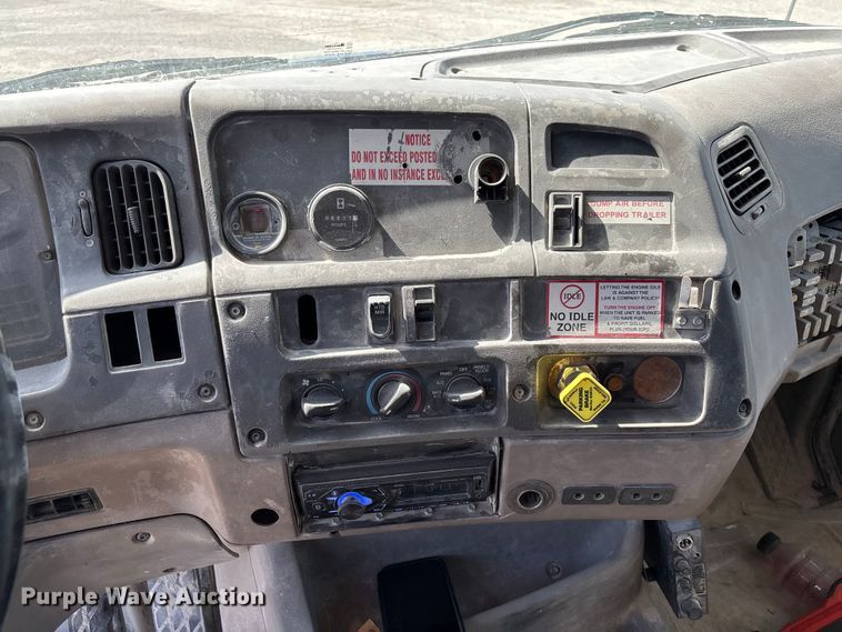 image for item FB3301 1997 Ford LT9513 dump truck