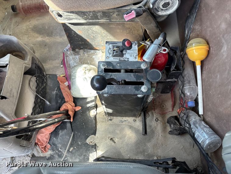 image for item FB3301 1997 Ford LT9513 dump truck