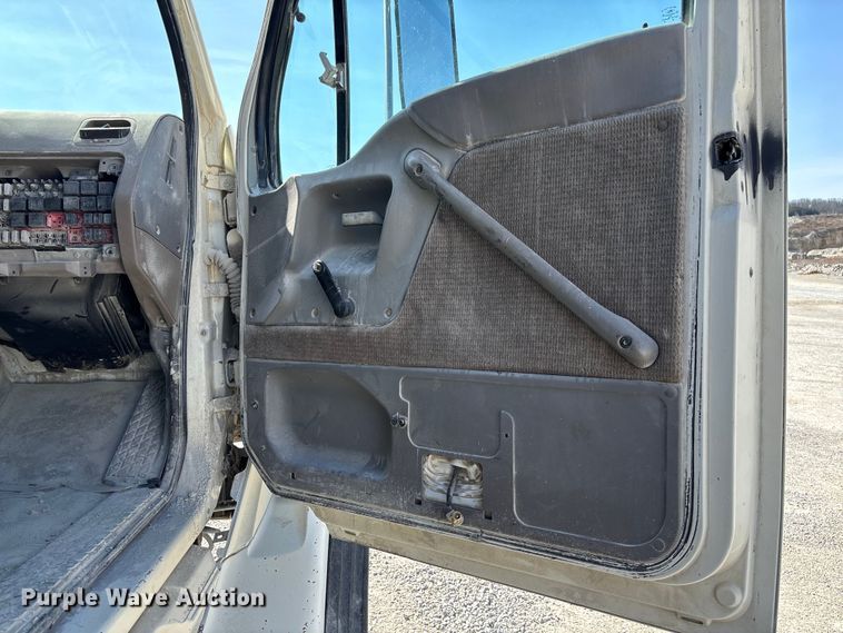 image for item FB3301 1997 Ford LT9513 dump truck