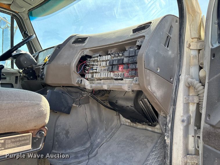 image for item FB3301 1997 Ford LT9513 dump truck