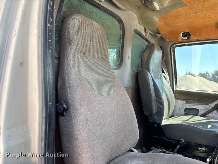 image for item FB3301 1997 Ford LT9513 dump truck