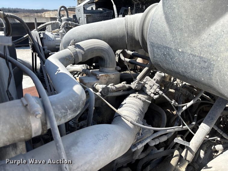 image for item FB3301 1997 Ford LT9513 dump truck