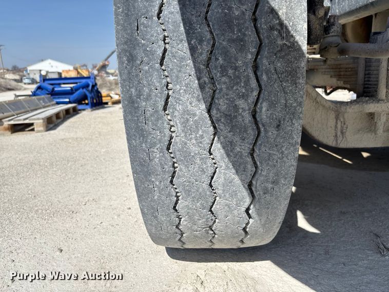 image for item FB3301 1997 Ford LT9513 dump truck