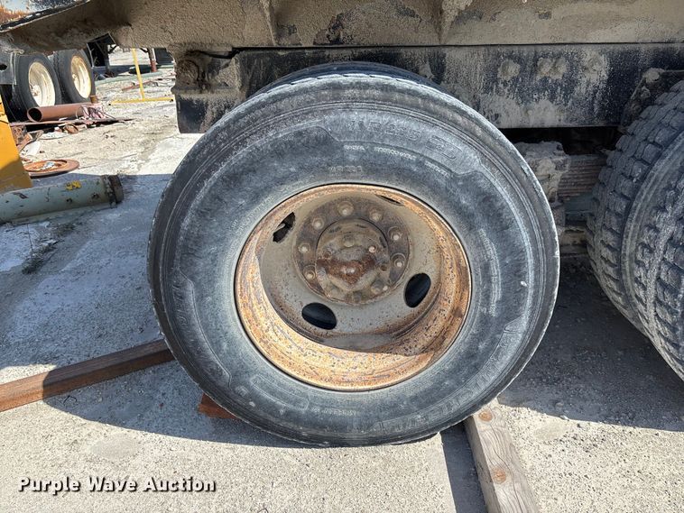 image for item FB3301 1997 Ford LT9513 dump truck