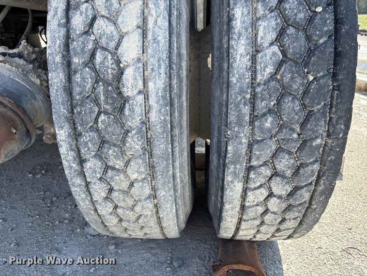 image for item FB3301 1997 Ford LT9513 dump truck