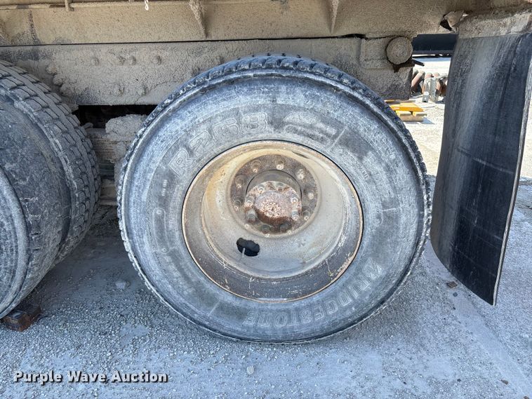 image for item FB3301 1997 Ford LT9513 dump truck