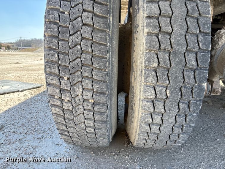 image for item FB3301 1997 Ford LT9513 dump truck