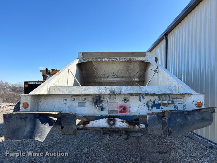 image for item FB3589 1995 Midland bottom dump trailer