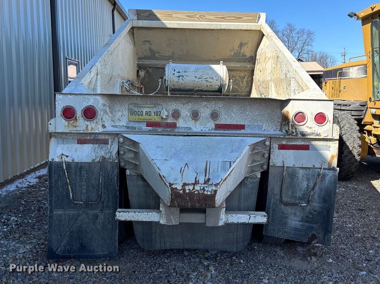 image for item FB3589 1995 Midland bottom dump trailer