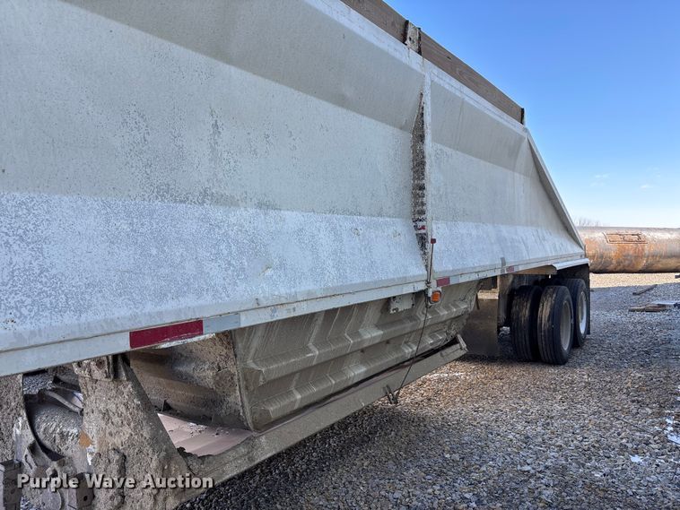 image for item FB3589 1995 Midland bottom dump trailer