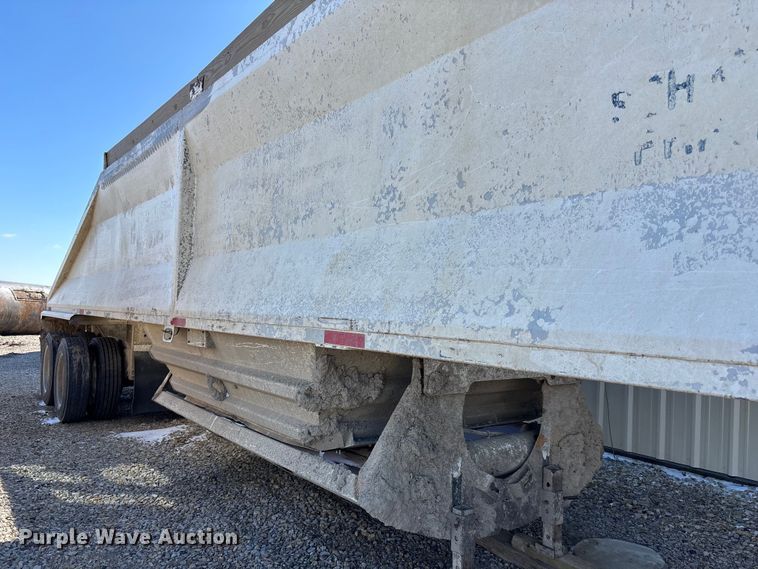 image for item FB3589 1995 Midland bottom dump trailer