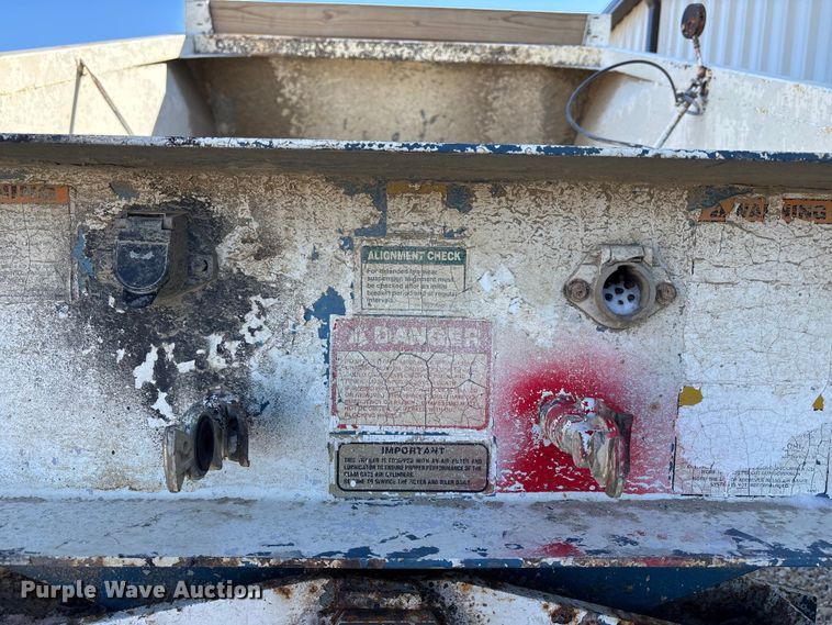 image for item FB3589 1995 Midland bottom dump trailer