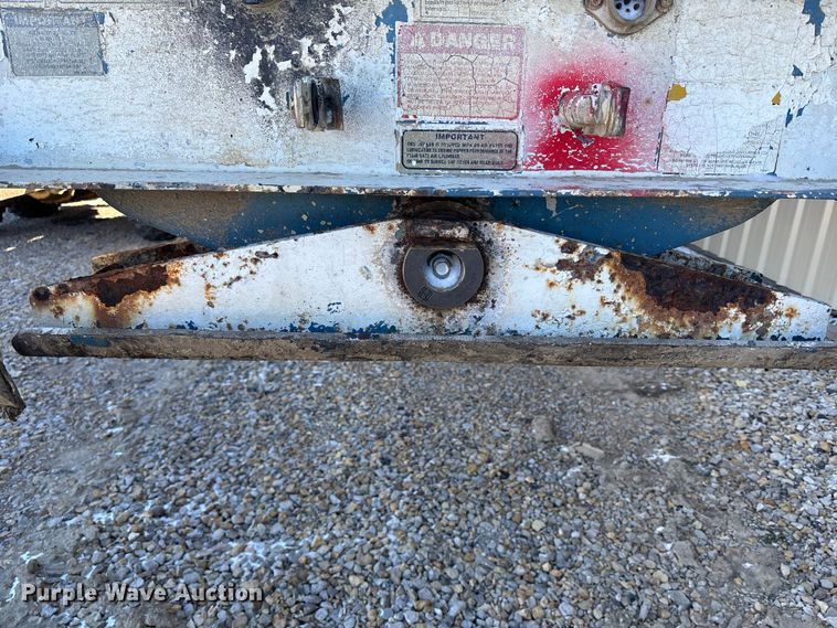 image for item FB3589 1995 Midland bottom dump trailer