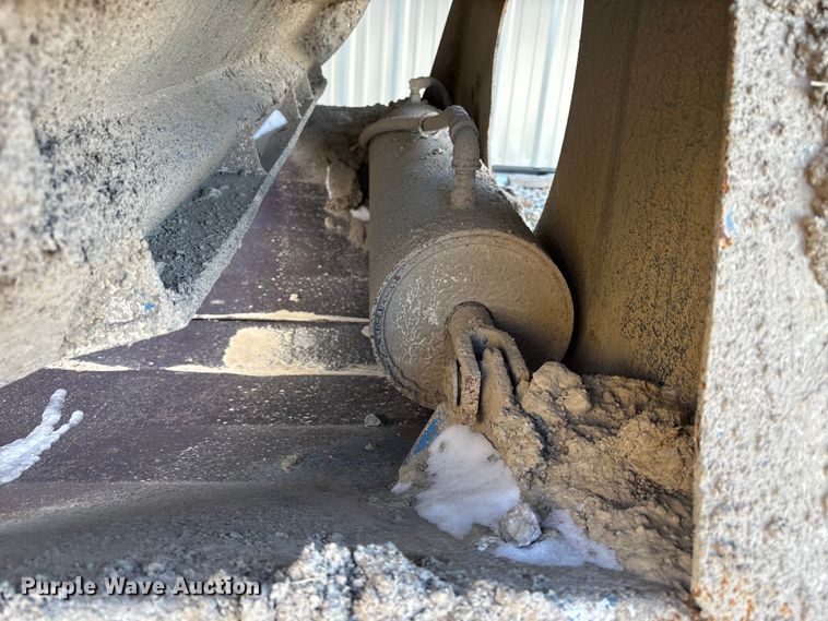 image for item FB3589 1995 Midland bottom dump trailer