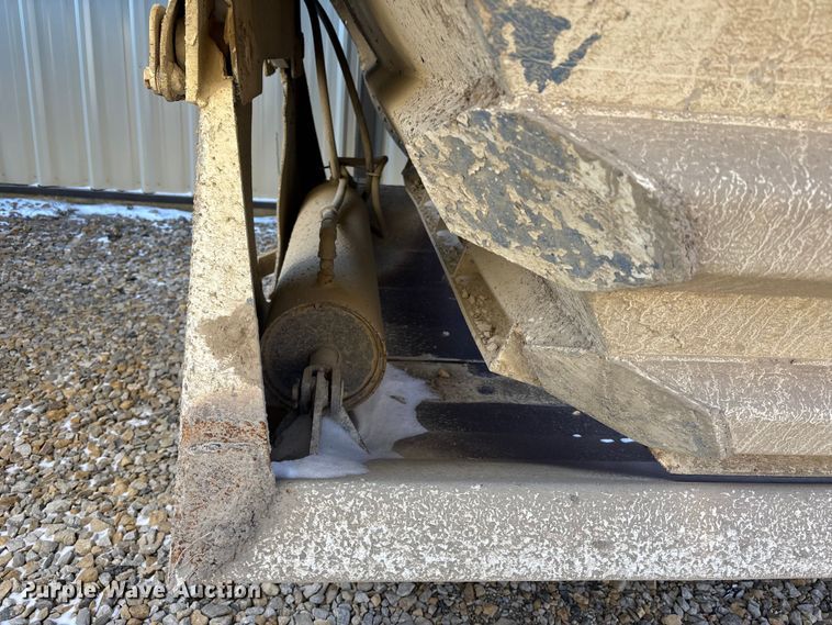 image for item FB3589 1995 Midland bottom dump trailer