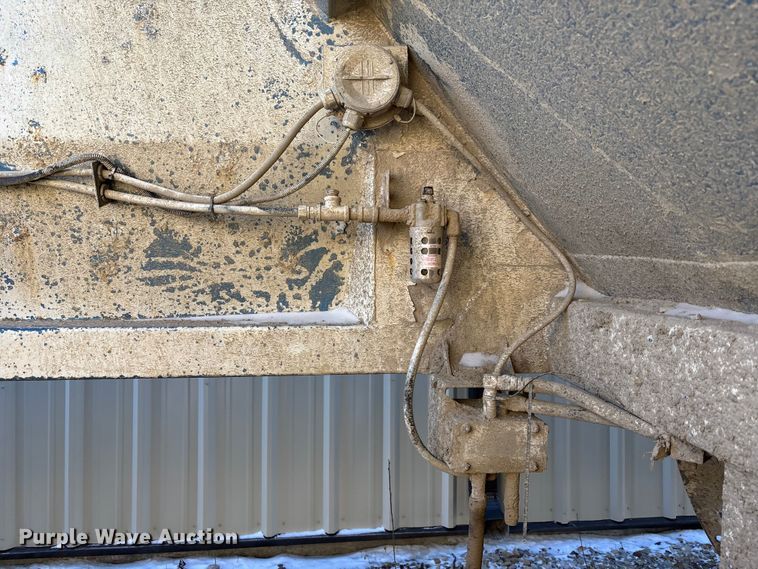 image for item FB3589 1995 Midland bottom dump trailer