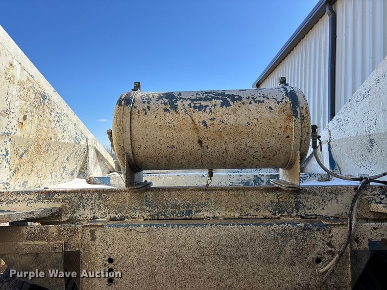 image for item FB3589 1995 Midland bottom dump trailer