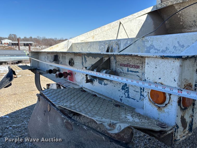 image for item FB3589 1995 Midland bottom dump trailer