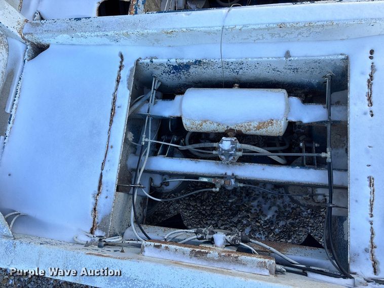 image for item FB3589 1995 Midland bottom dump trailer