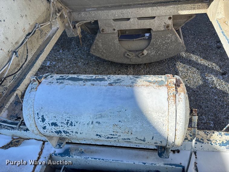 image for item FB3589 1995 Midland bottom dump trailer