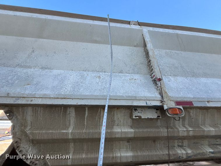 image for item FB3589 1995 Midland bottom dump trailer
