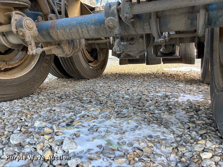 image for item FB3589 1995 Midland bottom dump trailer