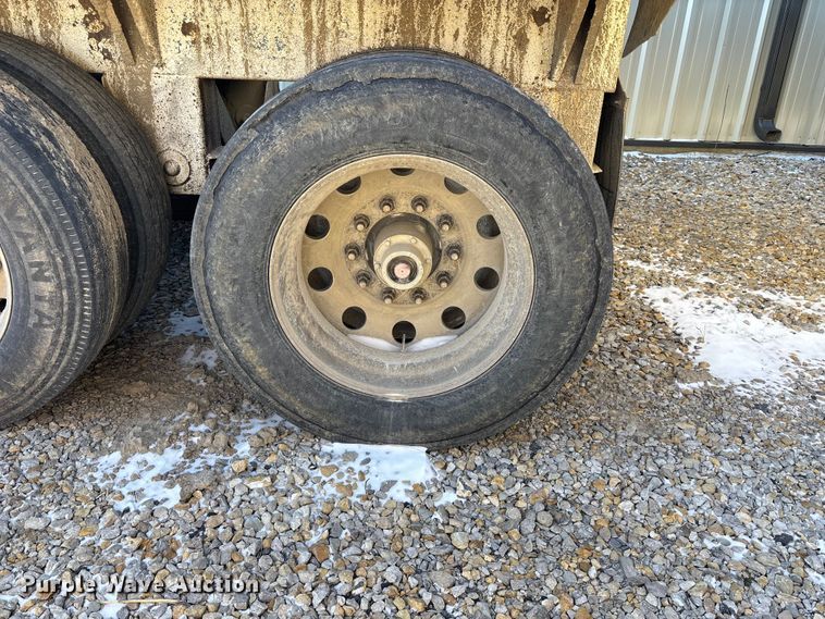 image for item FB3589 1995 Midland bottom dump trailer