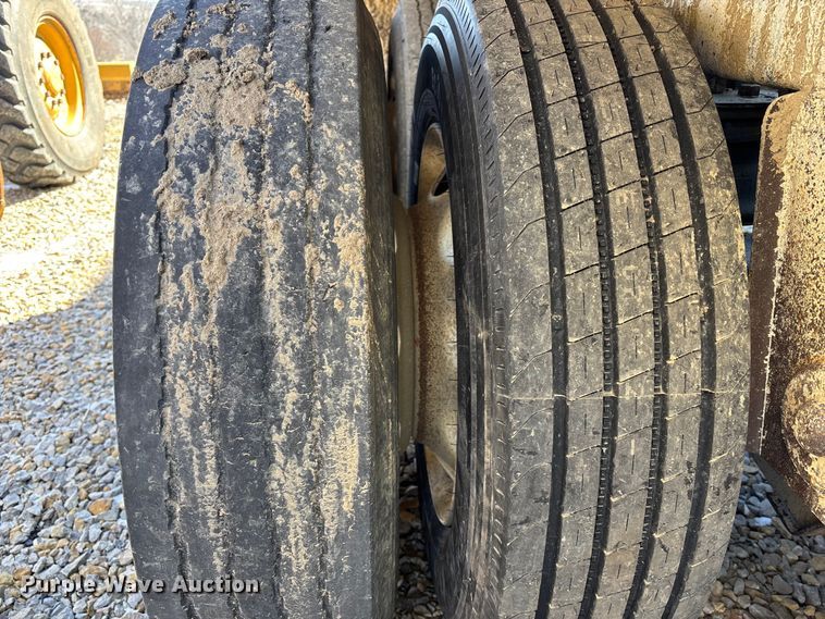 image for item FB3589 1995 Midland bottom dump trailer