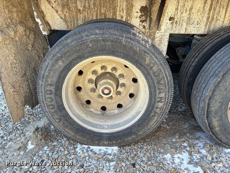 image for item FB3589 1995 Midland bottom dump trailer