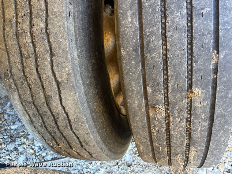 image for item FB3589 1995 Midland bottom dump trailer