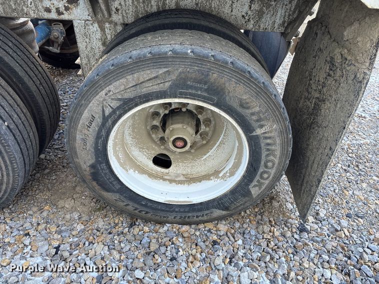 image for item FB3589 1995 Midland bottom dump trailer