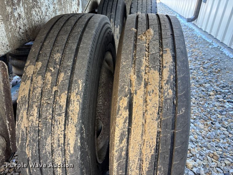 image for item FB3589 1995 Midland bottom dump trailer