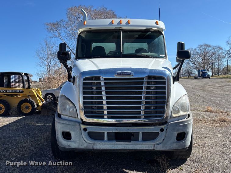 image for item FB5507 2014 Freightliner Cascadia dump truck