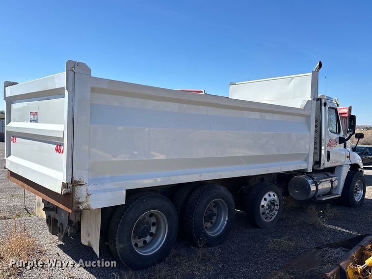 image for item FB5507 2014 Freightliner Cascadia dump truck