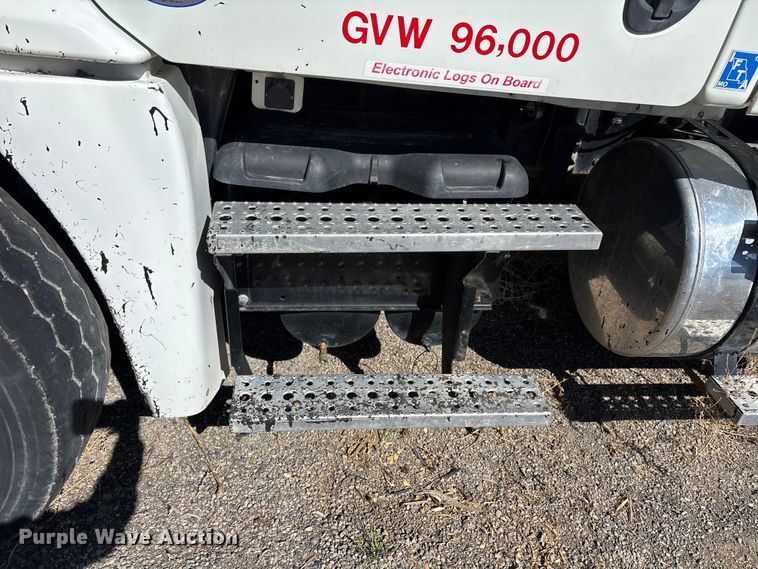 image for item FB5507 2014 Freightliner Cascadia dump truck